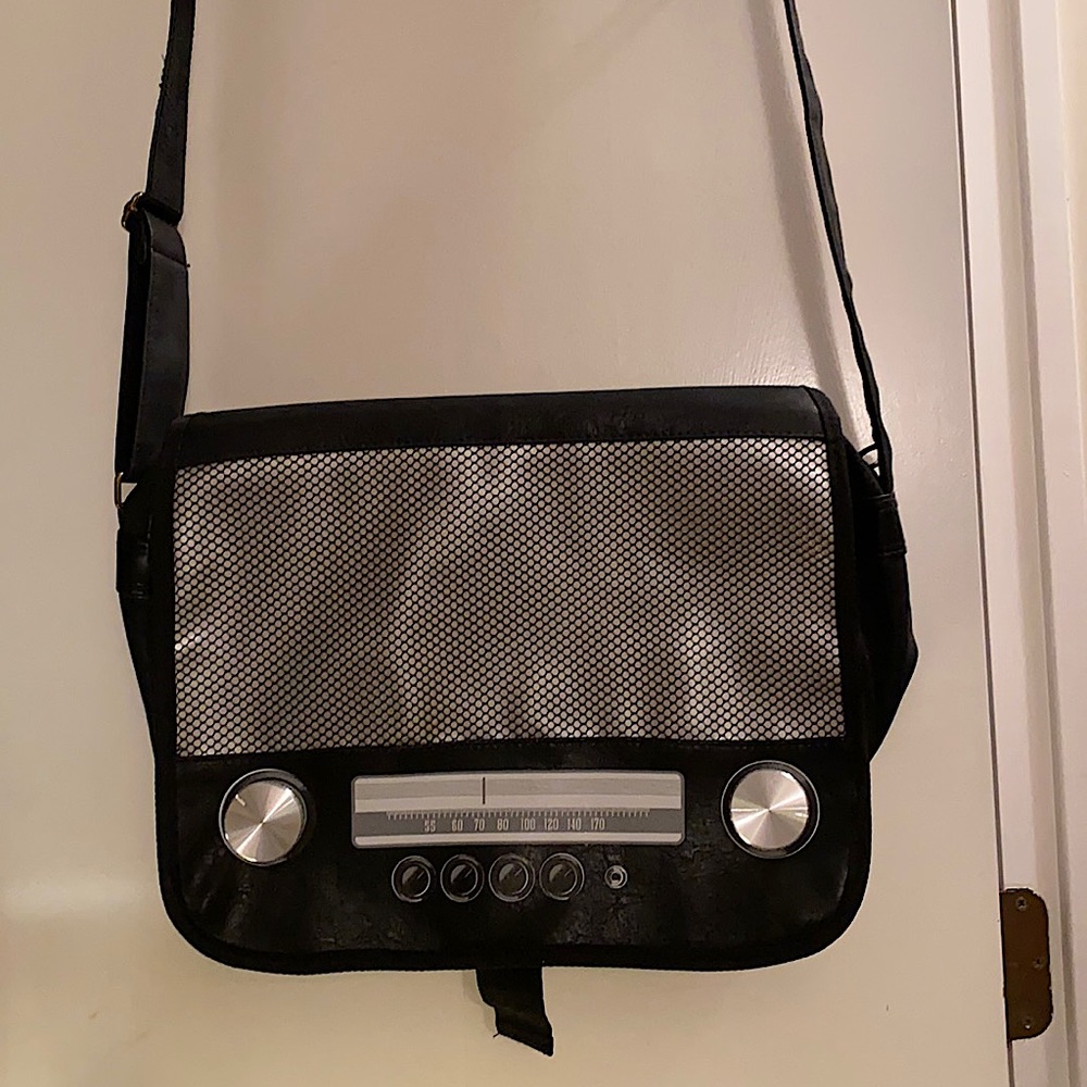 Radio tote bag